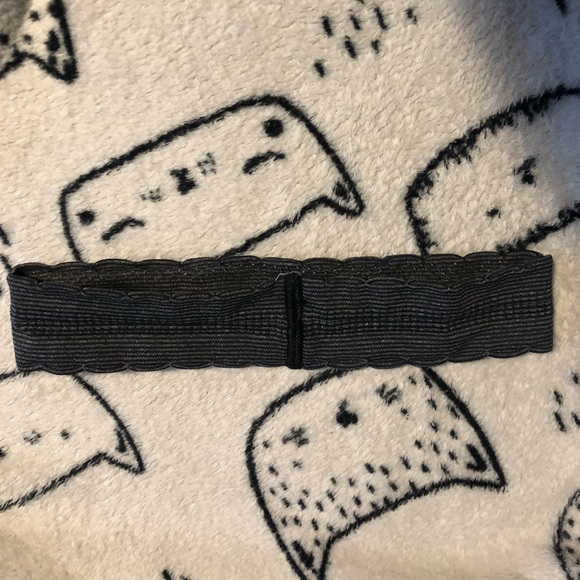 Black Lulu Lemon head band 24.5 cm long - Picture 4 of 4
